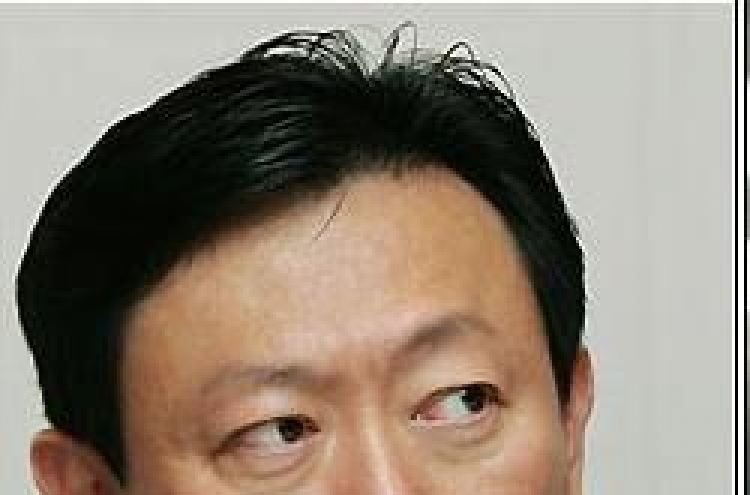 Economic uncertainties spook Lotte, Shinsegae