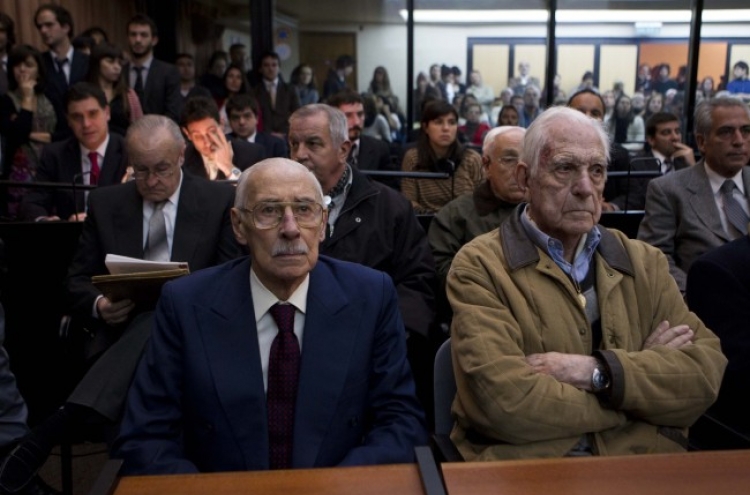 2 ex-Argentine dictators convicted in baby thefts