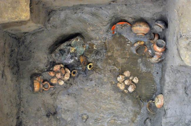 Ancient pre-Inca tomb found in northern Peru