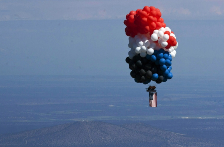 Lawn chair balloon flight forced to land