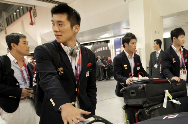 Olympians sail through Heathrow