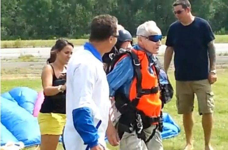 Man celebrates 90th b-day with skydiving