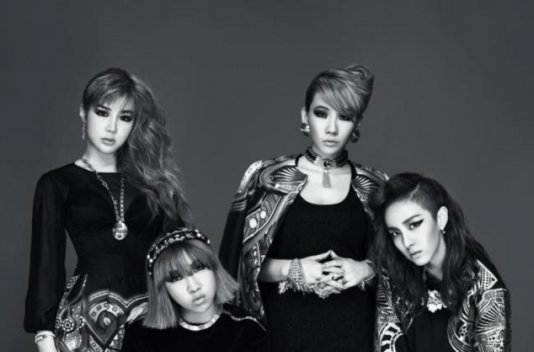 2NE1 holding world tour