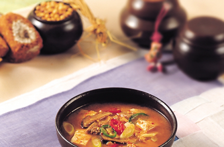 Doenjang jjigae (soybean paste stew)