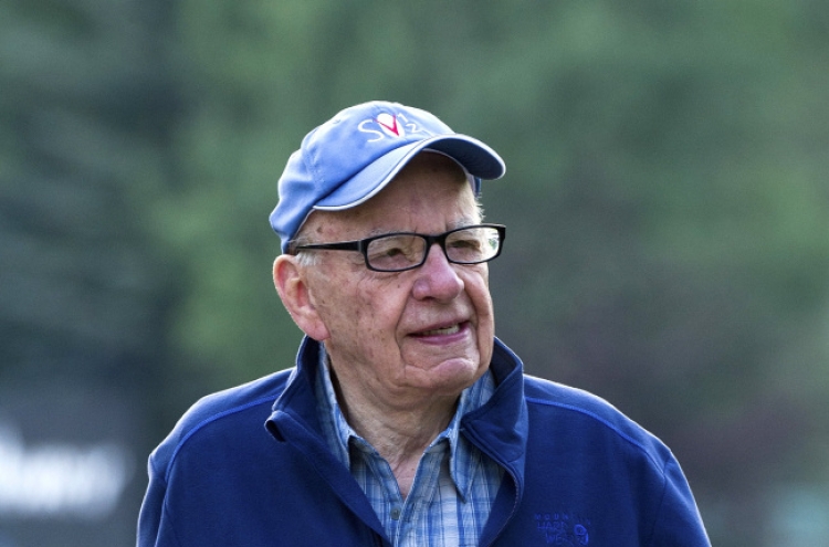 Murdoch resigns from U.K. newspapers