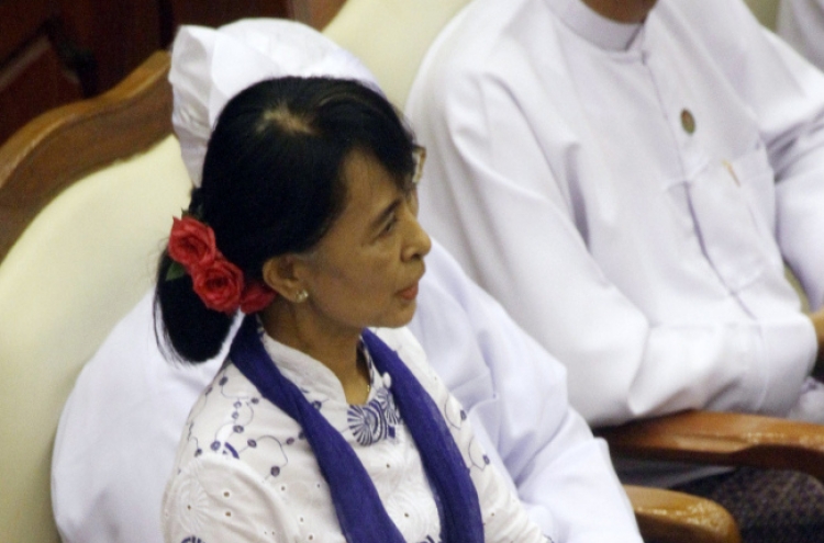 Suu Kyi urges MPs to back minority rights