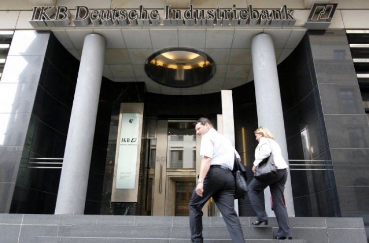 Moody’s cuts outlook for 17 German banks