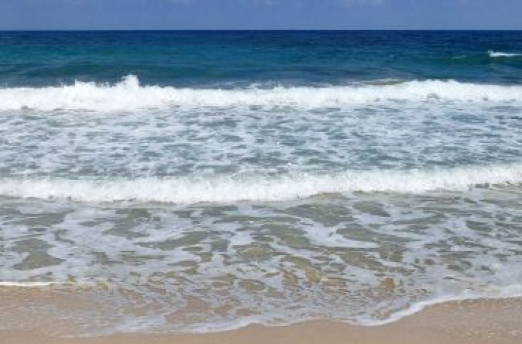 4 people stuck by needles on NYC beaches