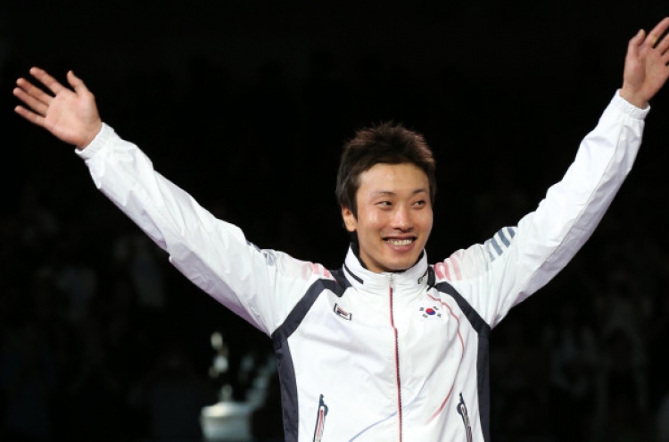 Choi Byung-chul wins fencing bronze in men's foil