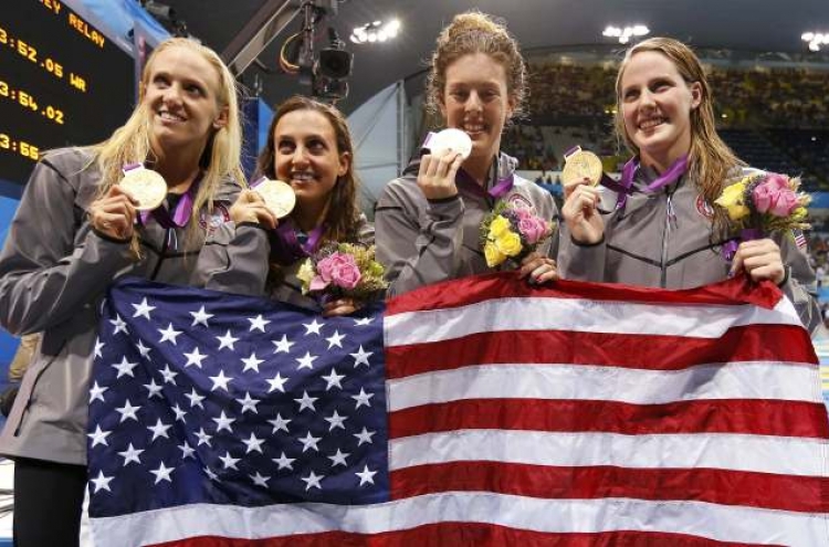 US women win 4x100m medley relay in world record