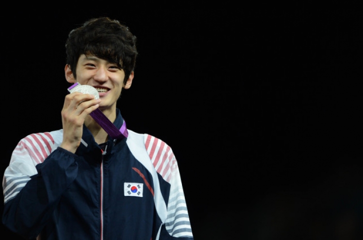 Lee Dae-hoon wins silver in men's under-58㎏ taekwondo