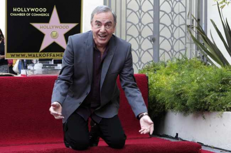 Neil Diamond gets star on Hollywood Walk of Fame