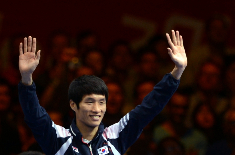 Han Soon-chul wins silver in men's lightweight boxing