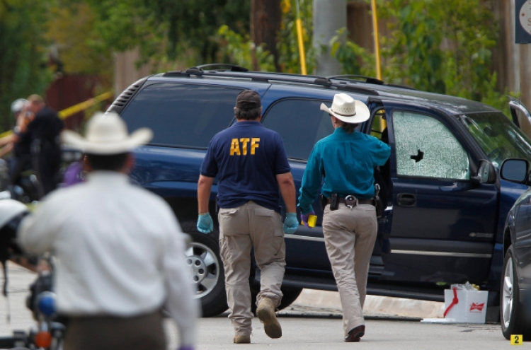 Officer, gunman among 3 killed in Texas shootings