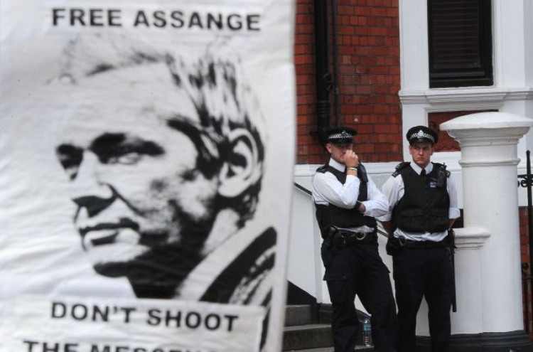 U.K., Ecuador seek solution on Assange