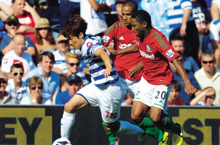 Park Ji-sung makes QPR debut