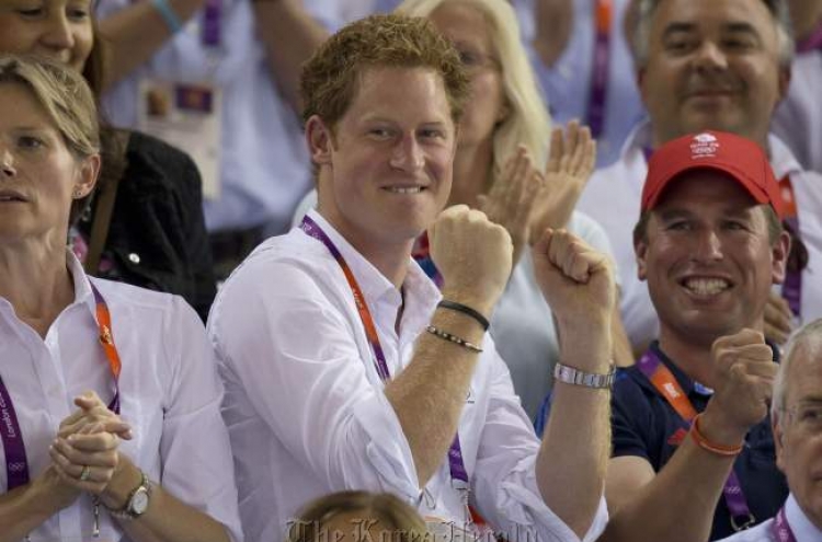 Britons shrug off nude photos of Prince Harry