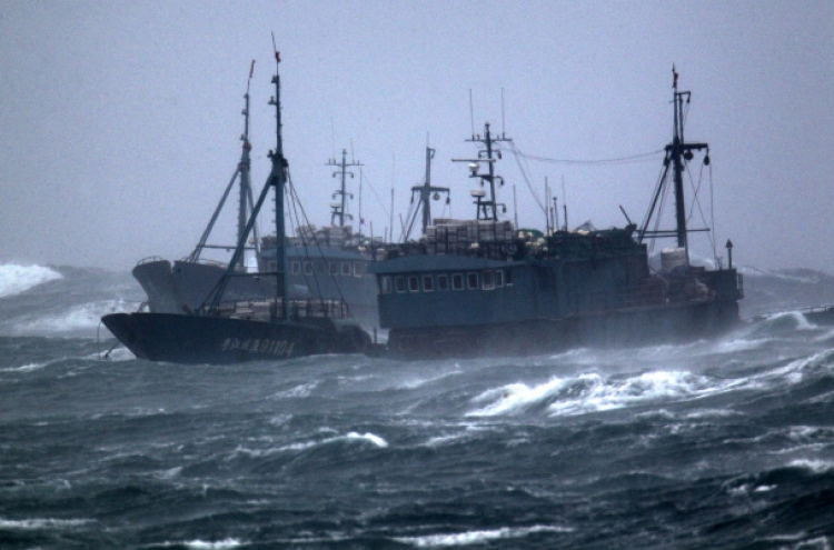 Four dead after typhoon strands Chinese fishing boats off S. Korea