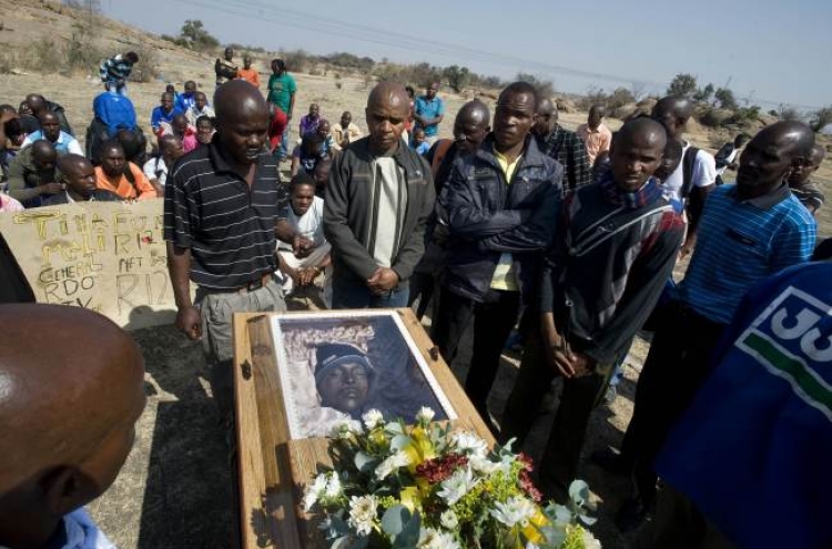 S. Africa prosecutor to withdraw murder charges against miners