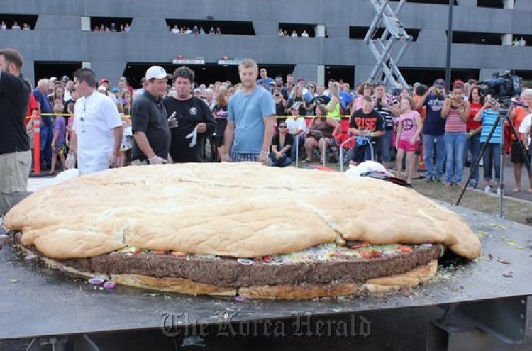 2,014-pound burger sets world record