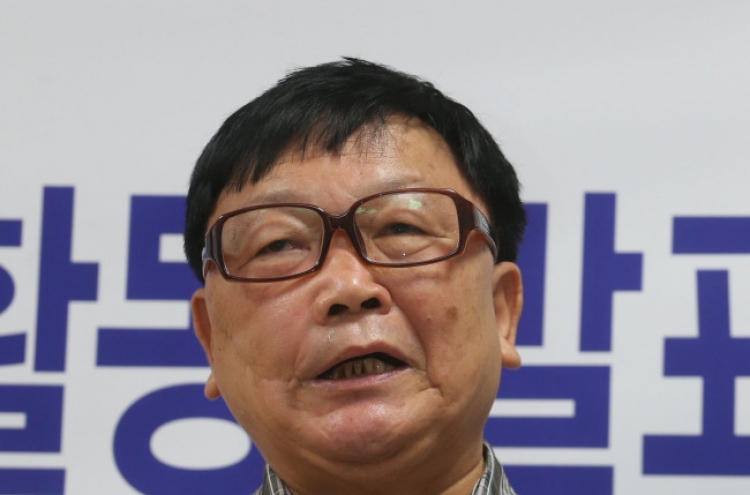 Former defector presses N.K. to let him see children