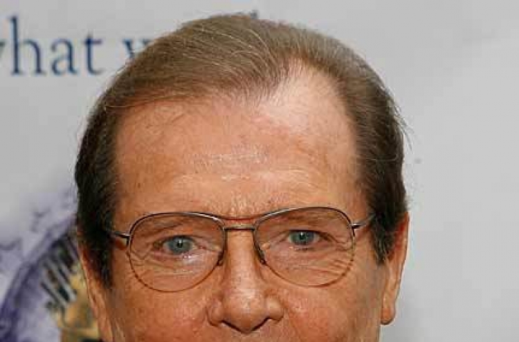 Former 007 Roger Moore ‘beaten up by first two wives’