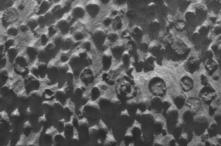 Mars rover finds strange spheres on ground