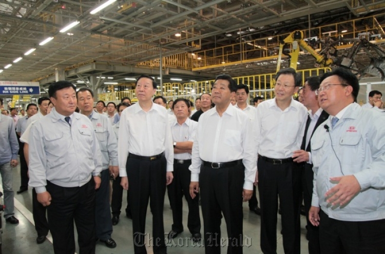 Chinese leader visits Kia Motors plant