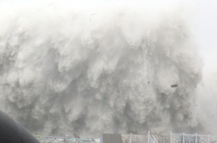 Typhoon Sanba pounds southern regions