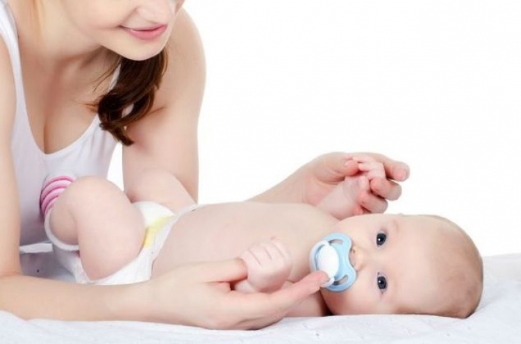 Pacifiers may stunt boys emotionally