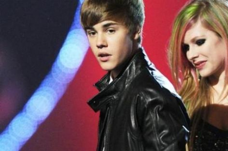 Bieber is distant cousin of Gosling, Lavigne