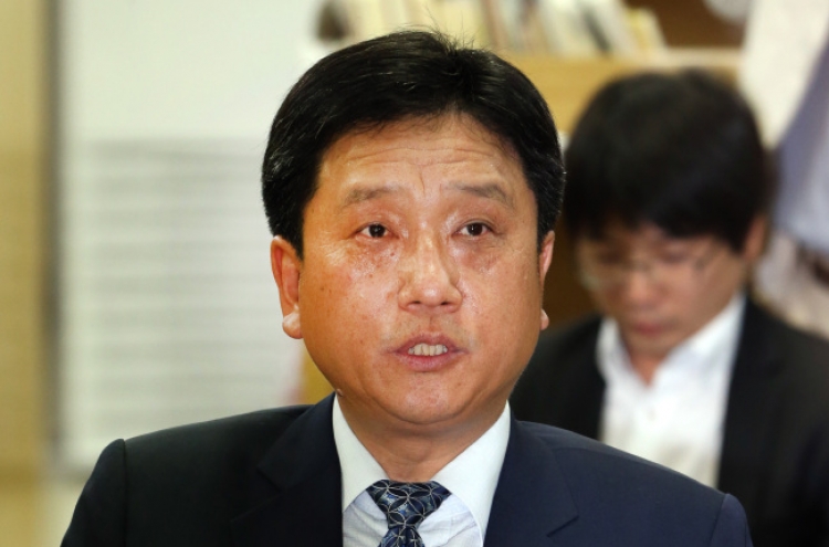 Independent counsel team to probe Lee scandal