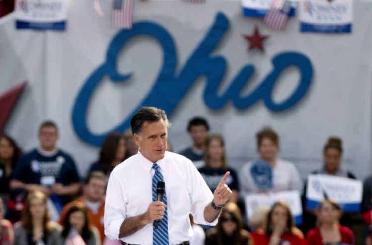 Romney woos Ohio votes ahead of Tuesday debate