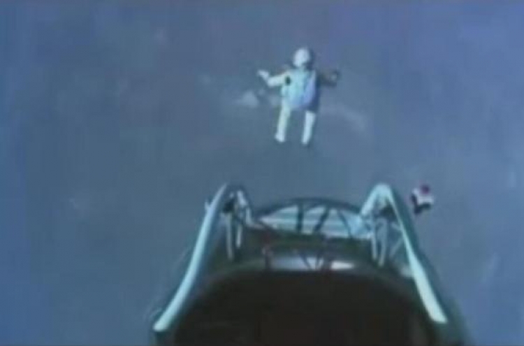 Skydiver breaks sound barrier in record jump