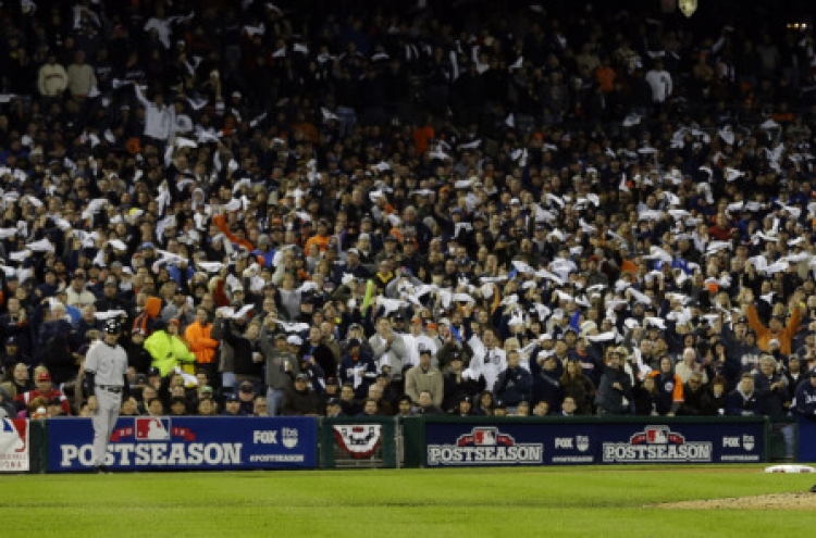 Verlander gives Tigers 3-0 lead