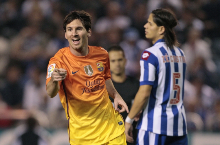 Messi nets 3, 10-man Barca wins 5-4 at Deportivo