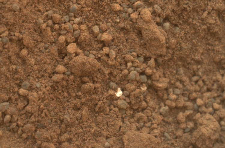 Mars rover gets a taste of Martian soil