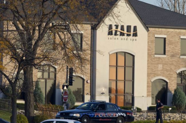 Gunman kills 3 in U.S. spa shooting