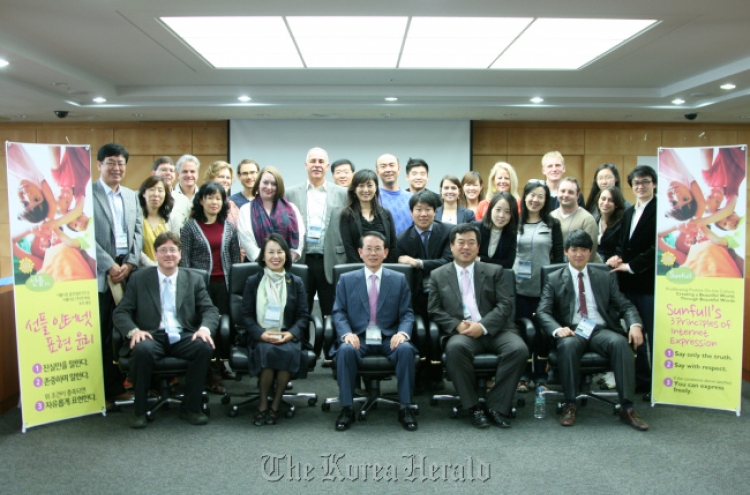 Min Byoung-chul promotes Sunfull movement at Korea TESOL conference