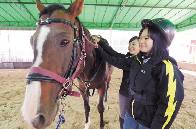 Riding helps heal strained teens