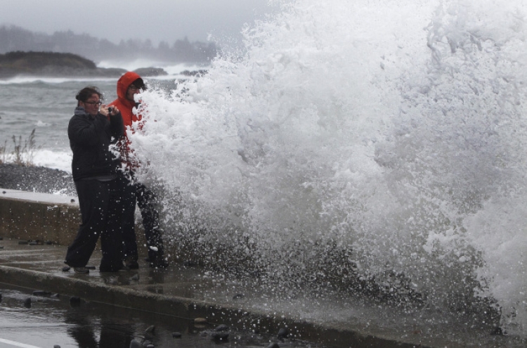 Superstorm Sandy slams into Atlantic coast