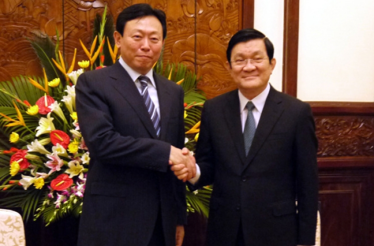 Lotte chief, Vietnam president discuss investment