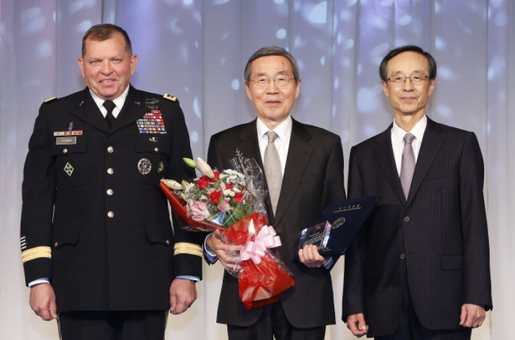 Korea-America Friendship Award goes to ex-diplomat