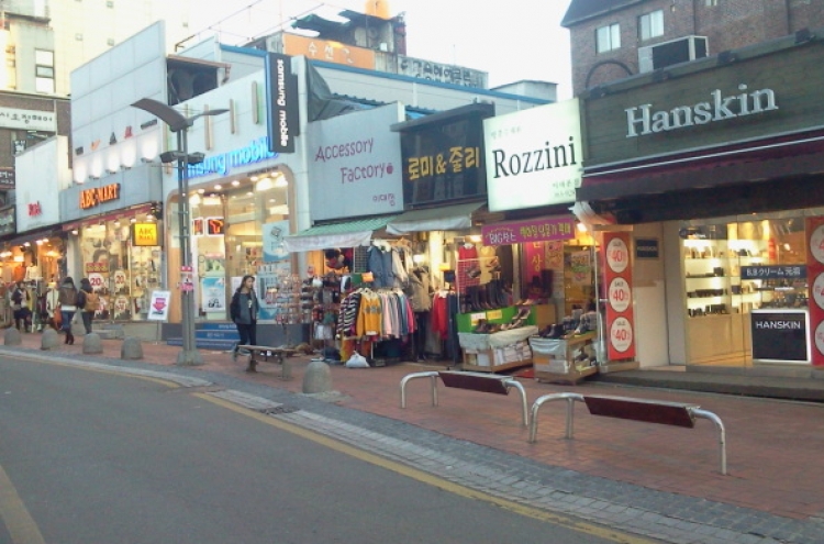 Ewha streets no longer ‘it’ shopping district