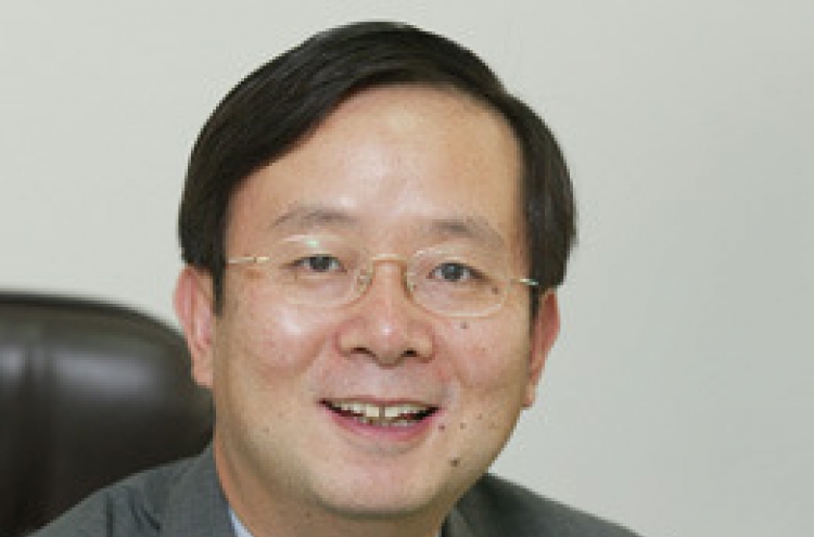 Former KCC member Shin to head EBS