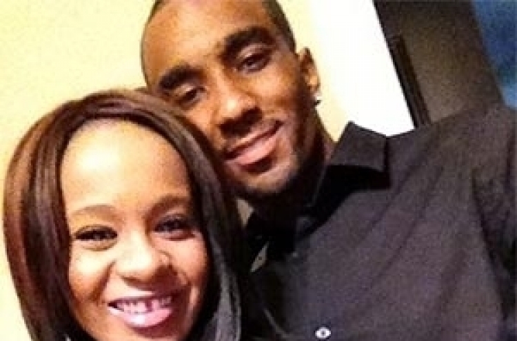 Bobbi Kristina breaks engagement