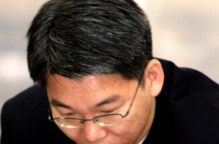 [Newsmaker] Park aide’s death resonates across politics
