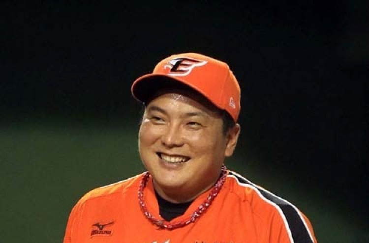 Hanwha slugger Kim Tae-kyun donates 100m won