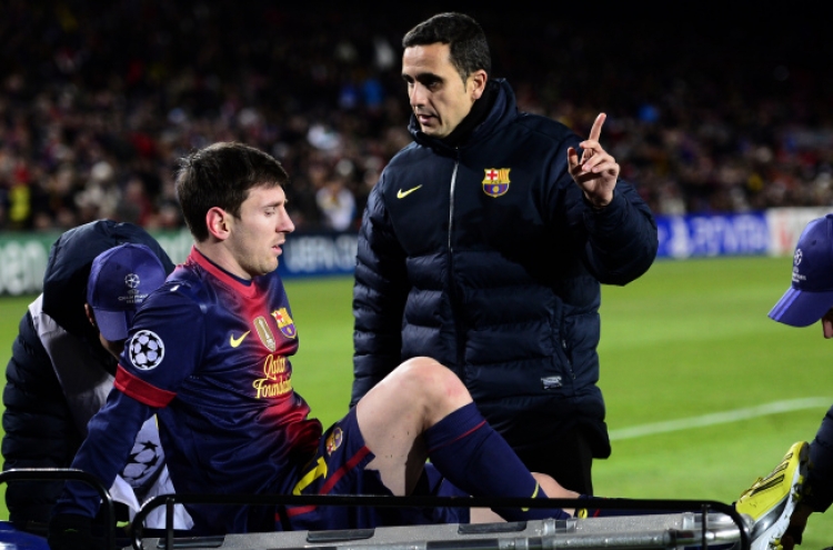 Messi hurt as Barca qualifies