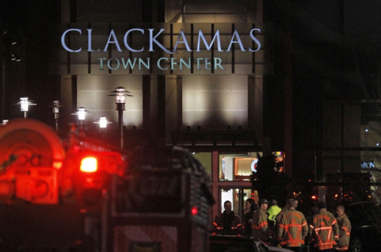 Three dead, including gunman, in U.S. shopping mall shooting